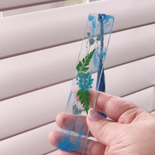 Load image into Gallery viewer, Floral Resin Bookmark
